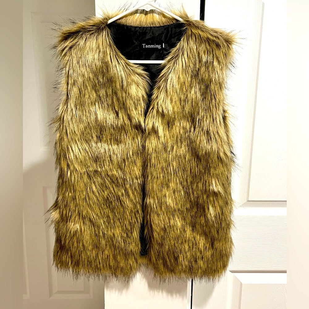 Women’s Faux Fur Vest-Size Small